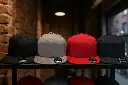 Etiquetas_Para_Gorras_USO_1.webp