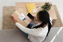 cliente-feliz-su-caja-entregada_23-2149229242.webp